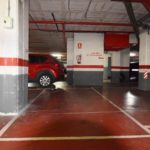 Alquiler de plaza de aparcamiento para coche grande en calle Rosselló