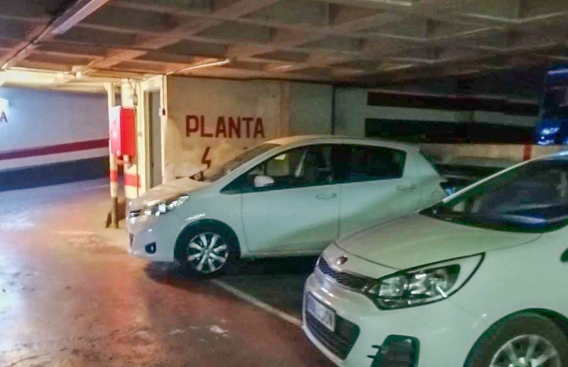 Amplia plaza de parking en Barcelona zona Dreta de l´Eixample_4