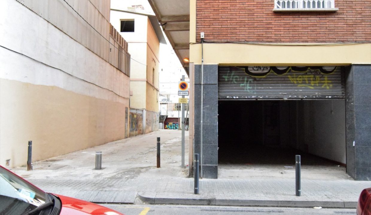 Local comercial en venta en calle Violant d'Hongria Reina d'Aragó - Barcelona_2