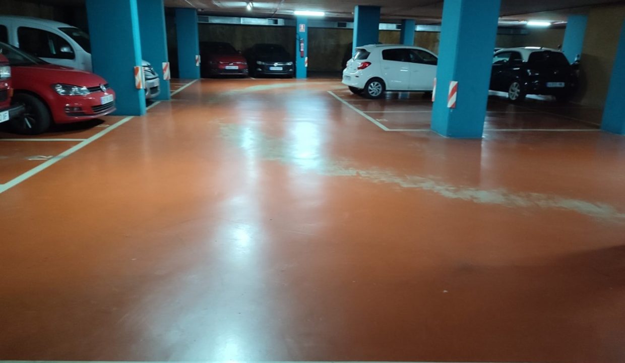 plaza de parking en alquiler avda Roma_3