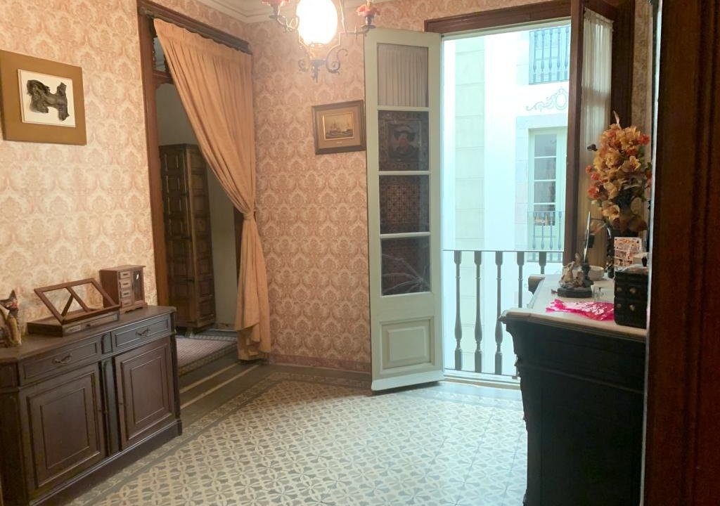Elegante piso con elementos antiguos en finca catalogada del siglo XIX_2