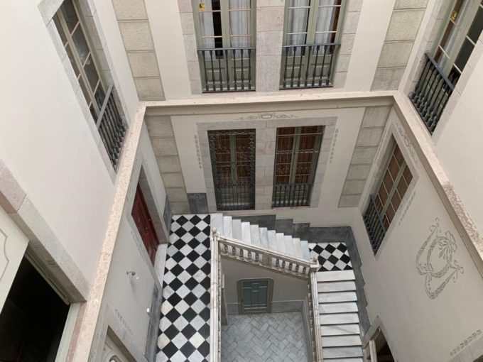 Elegante piso con elementos antiguos en finca catalogada del siglo XIX_1