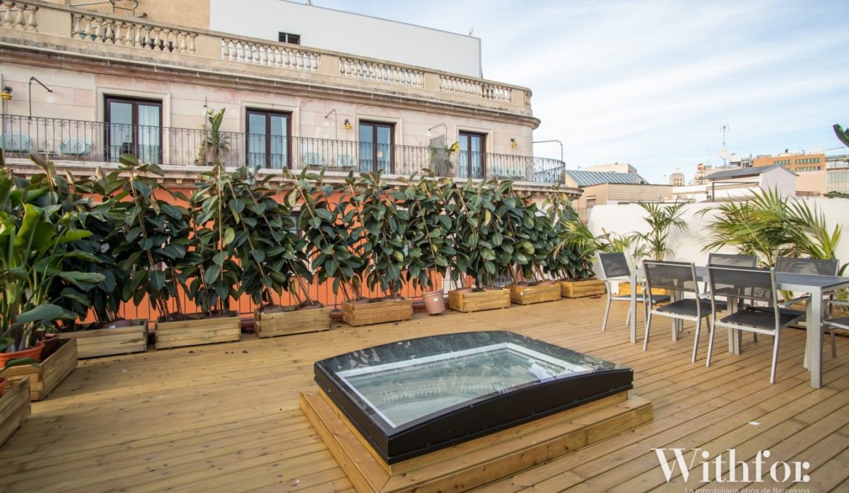 Encantador y luminoso ático con terraza de 30 m2 en el Gótico_1