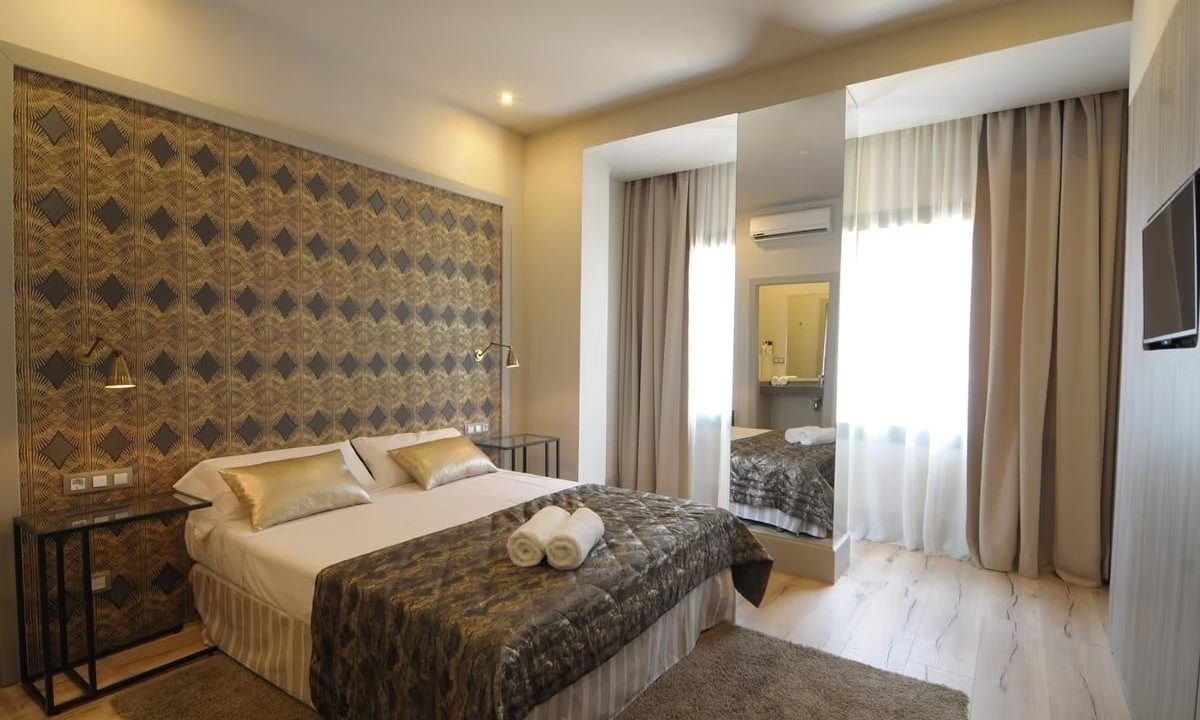 HOTEL EN VENTA EN PLANTA PRINCIPAL DE 280 M2 MÁS TERRAZA DE 50 M2 EN ZONA PRIME DE BARCELONA_1