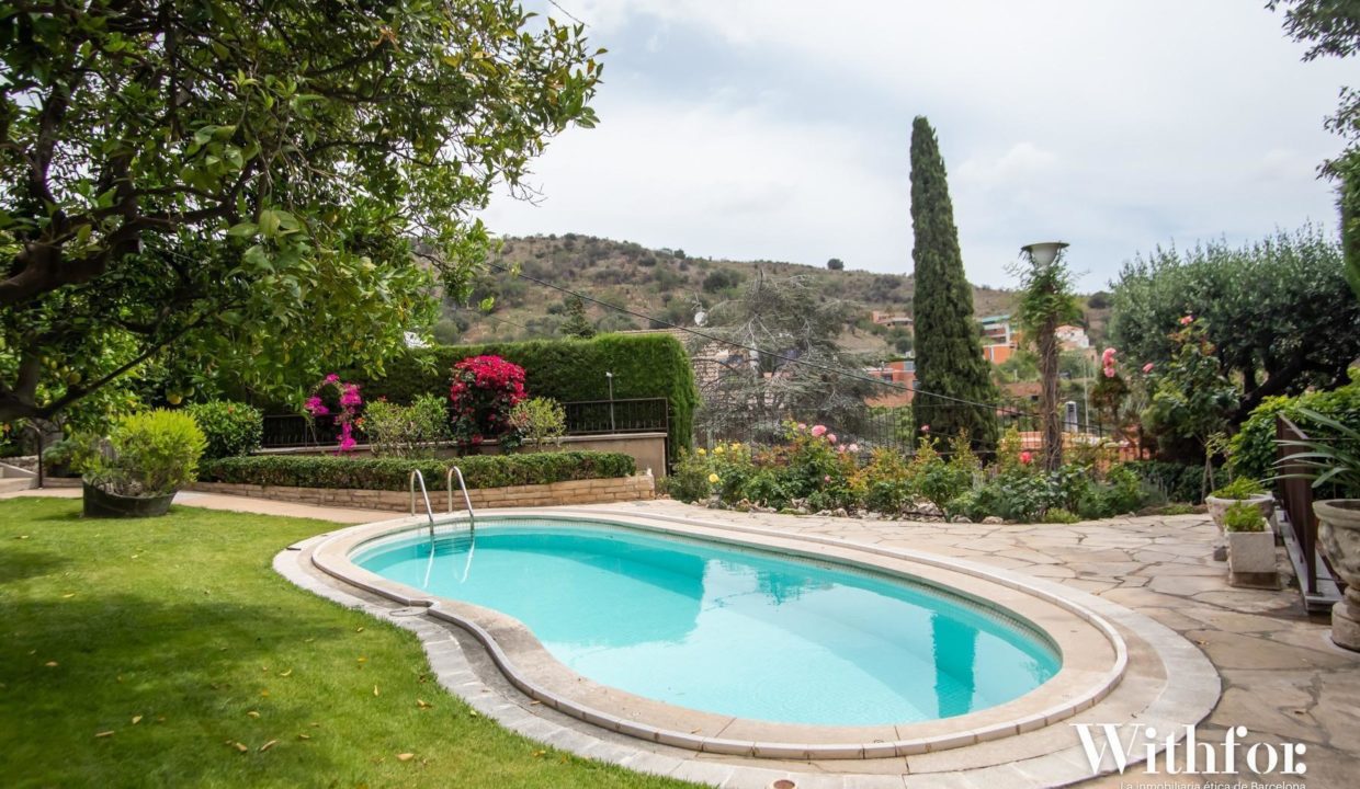 Impecable casa de tres plantas con piscina y vistas en Sarrià_1