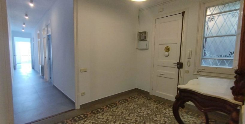 Piso de 110 m2 y cuatro habitaciones ubicado en calle Diputacion junto a Enrique Granados_1
