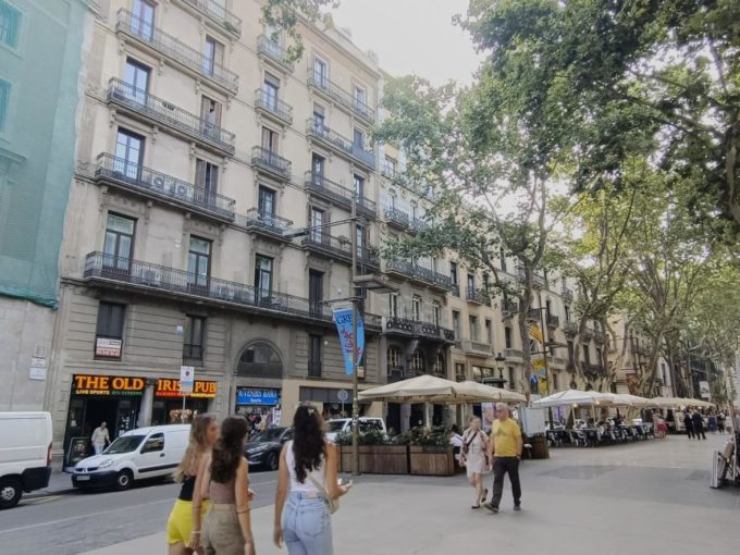 Alquiler conjunto de 3 pisos en las Ramblas - Barcelona_1