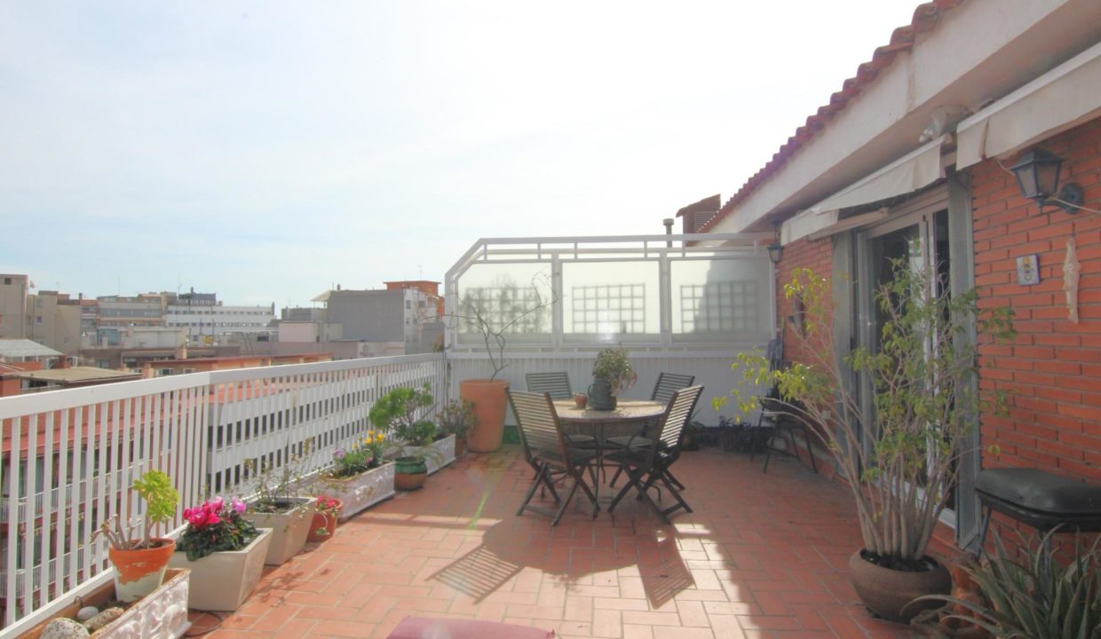 Atico junto Josep Tarradellas 3hab 2 baños y terraza de 35 m2 con parquin opcional_3