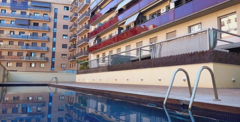 El Poblenou - Piso alto exterior con piscina comunitaria_1