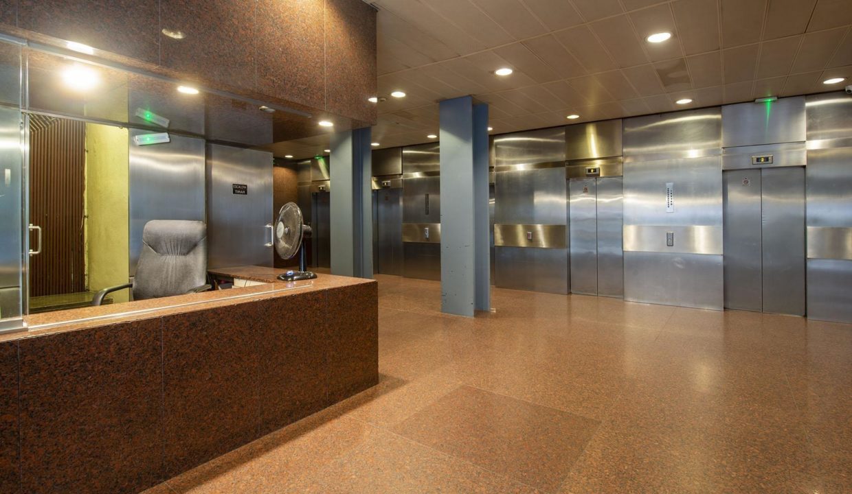 Oficina con 5 despachos en la 10ª planta del edificio Torre Urquinaona