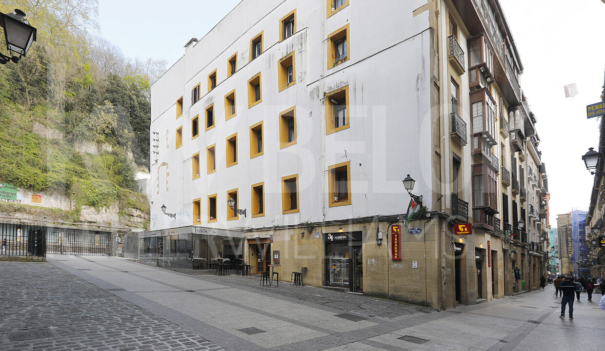 Roberto-Beloki-DN1704-3-M