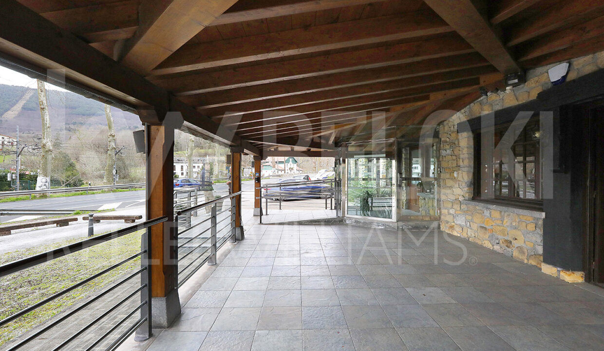 Roberto-Beloki-DN1705-18-M