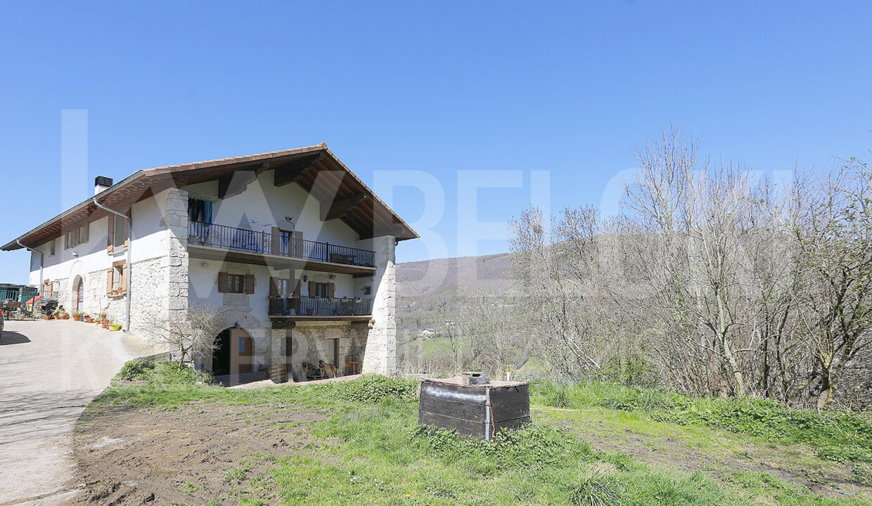 Roberto-Beloki-NC1709-1-M