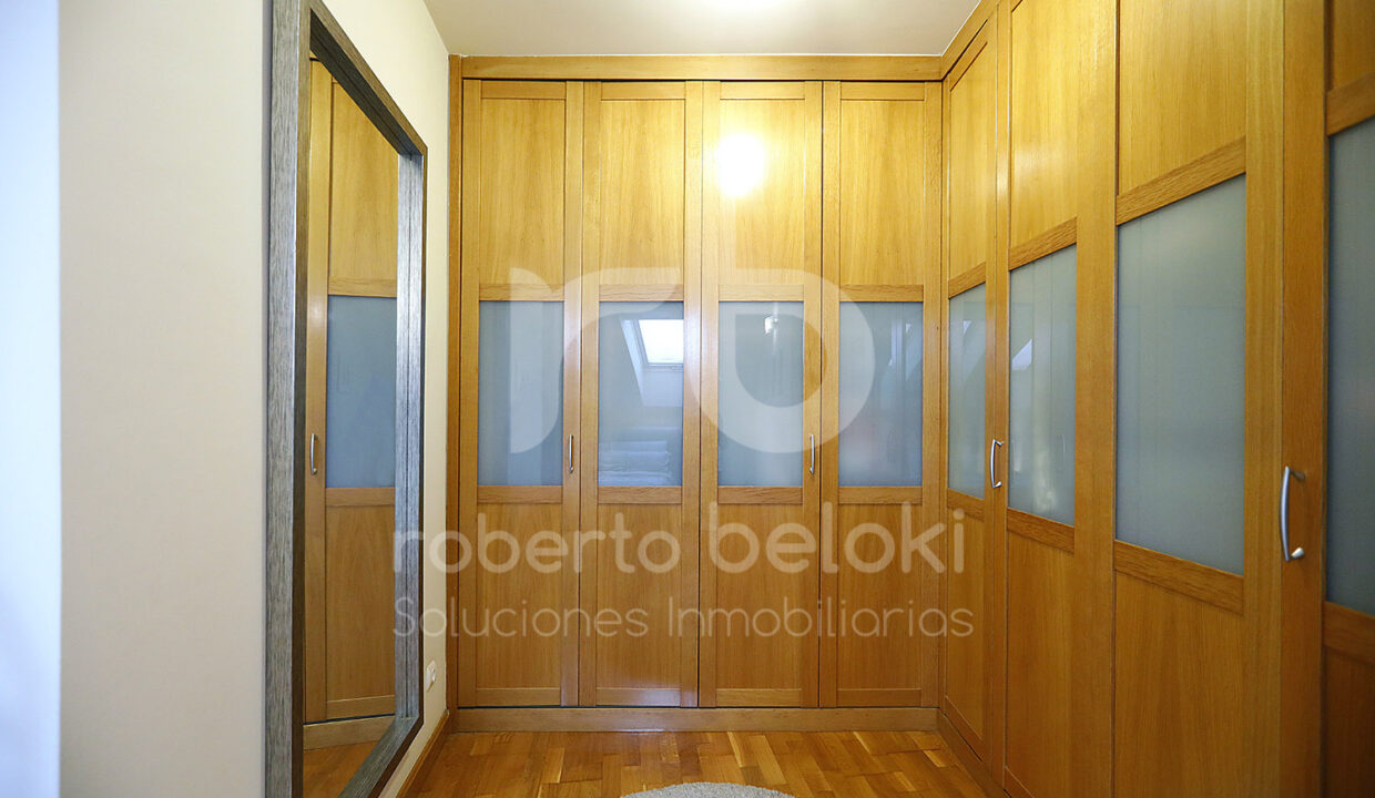 Roberto-Beloki-P2032-27-M-1