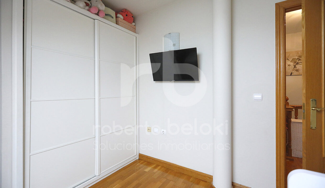 Roberto-Beloki-P2032-31-M-1