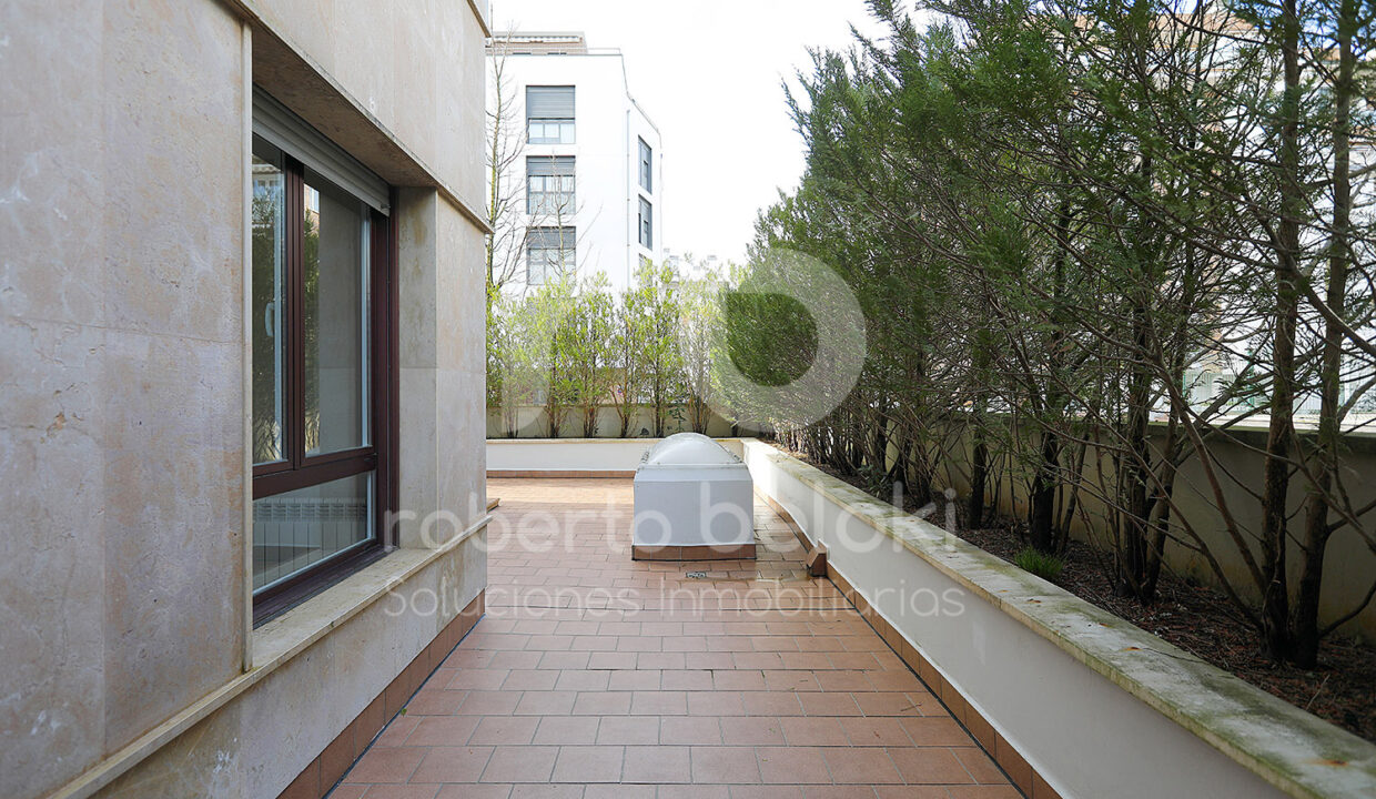 Roberto-Beloki-P2043-12-M