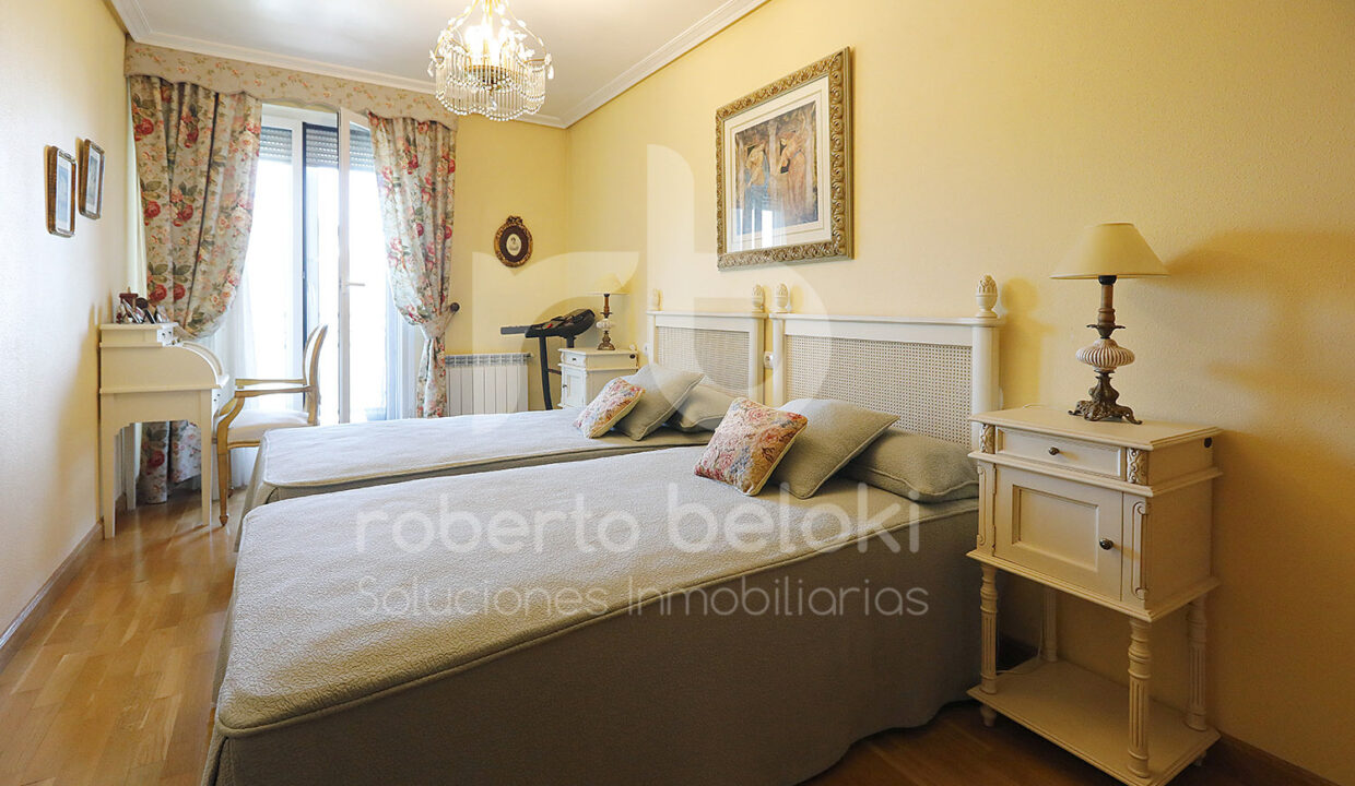 Roberto-Beloki-P2051-26-M